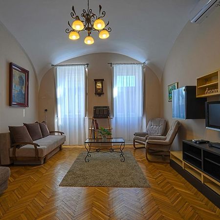 Demetrovics Udvarhaz Erlau Exterior foto