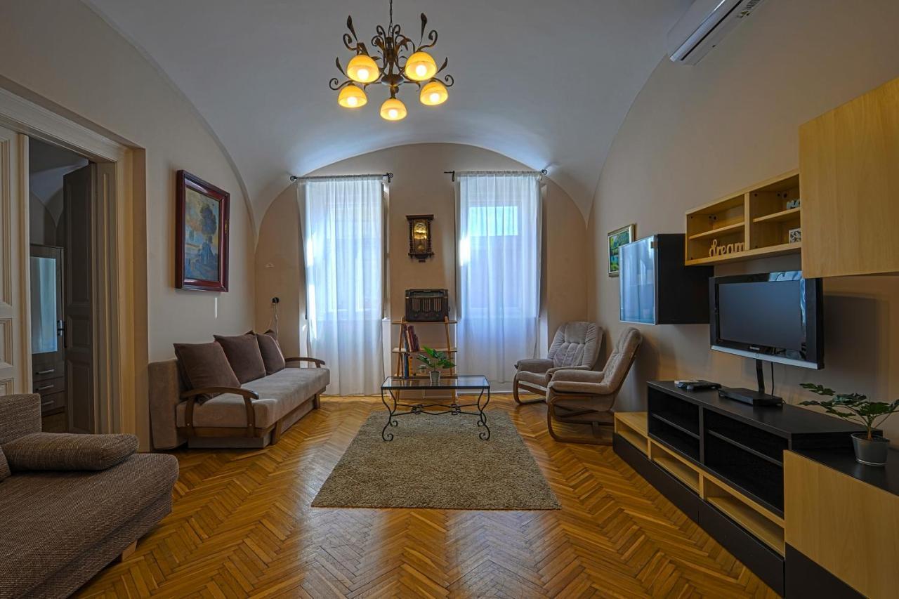 Demetrovics Udvarhaz Erlau Exterior foto