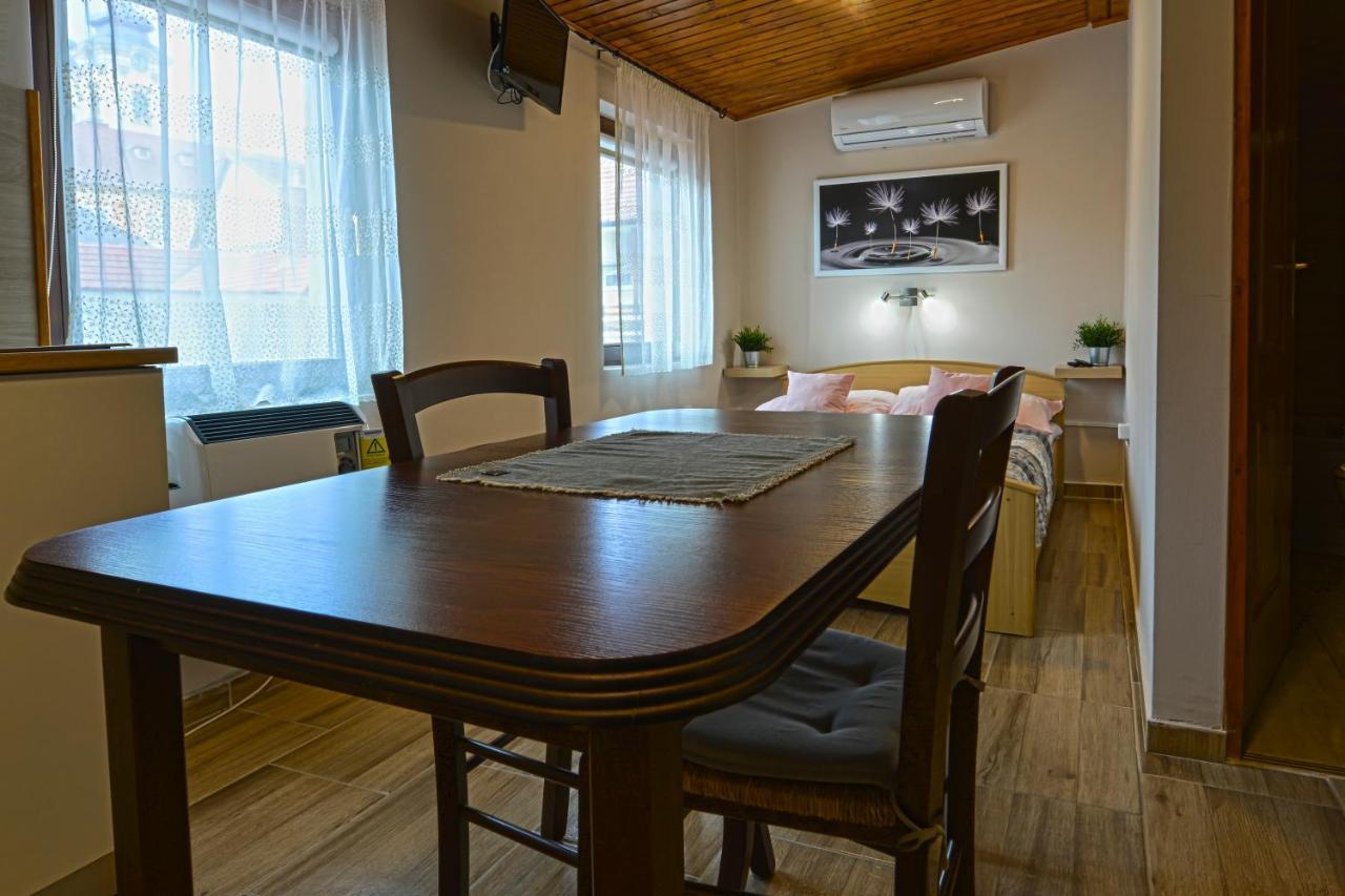 Demetrovics Udvarhaz Erlau Exterior foto