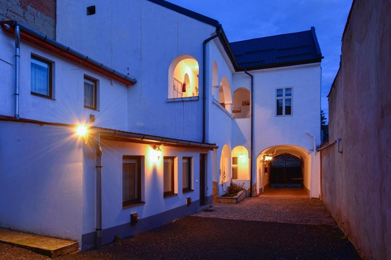 Demetrovics Udvarhaz Erlau Exterior foto