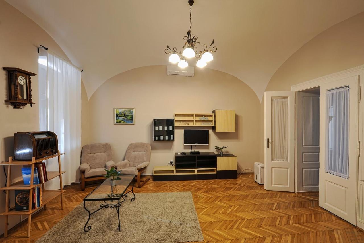 Demetrovics Udvarhaz Erlau Exterior foto