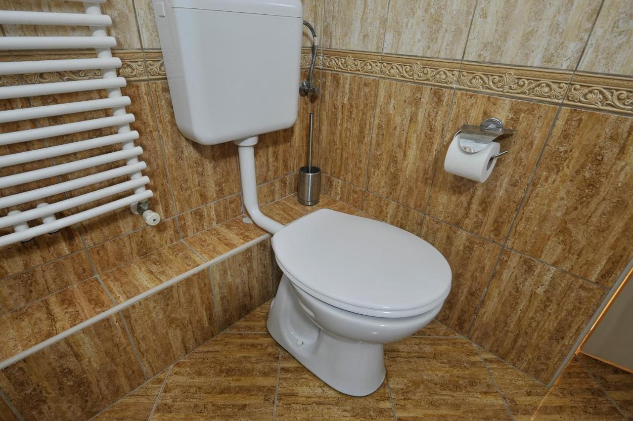 Demetrovics Udvarhaz Erlau Exterior foto