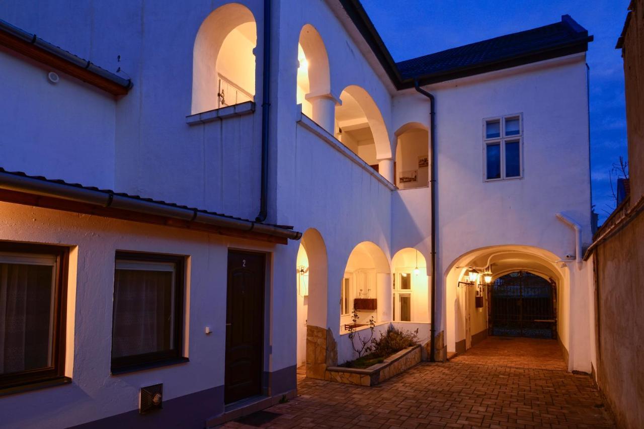 Demetrovics Udvarhaz Erlau Exterior foto